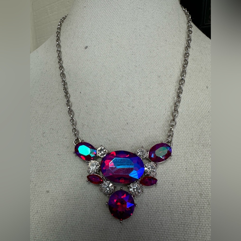 Silvertone and fuchsia pink rhinestone necklace